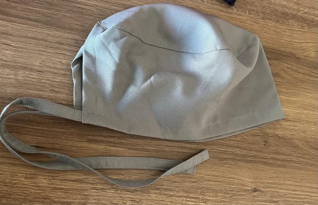 Gorro unissex — Gorro cirúrgico com amarração atrás.